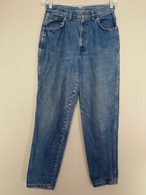 chic Relaxed Women’s Jeans in Medium Blue Denim